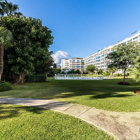 Modern In The Heart Of Puerto Banus Lägenhet